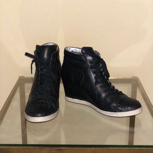 Koolaburra Booties Lace up Kenny Leather Size 7